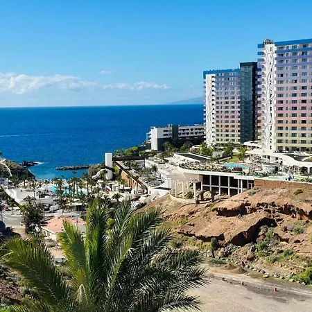 Paraiso View Apartment,wifi, Terrace Sea Views, Pool , Garage, Car דירה