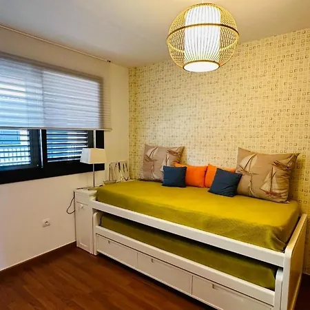 Paraiso View Apartment,wifi, Terrace Sea Views, Pool , Garage, Car דירה